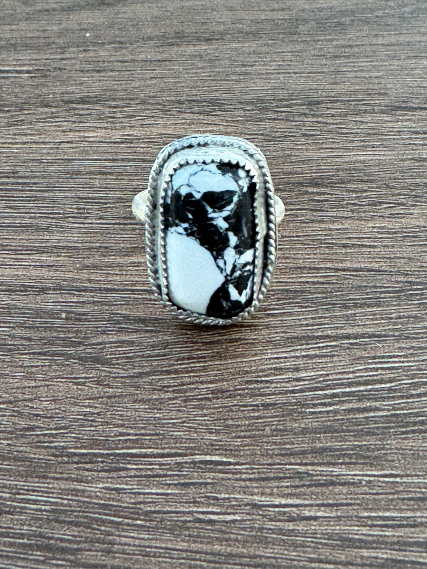 7.5 Rect White Buffalo Ring